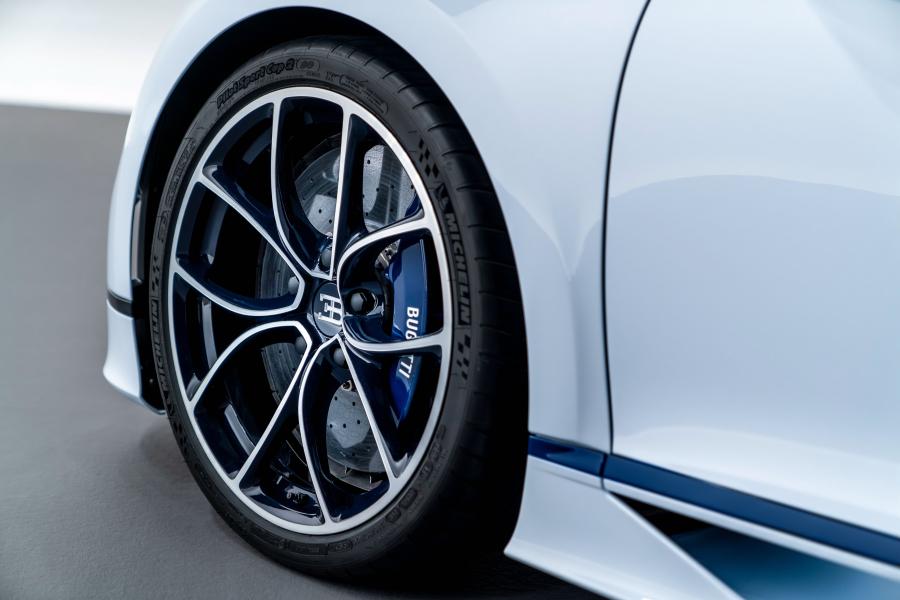 Колеса Bugatti Chiron Sky View Show Car 2018 года  (фото 7 из 14)